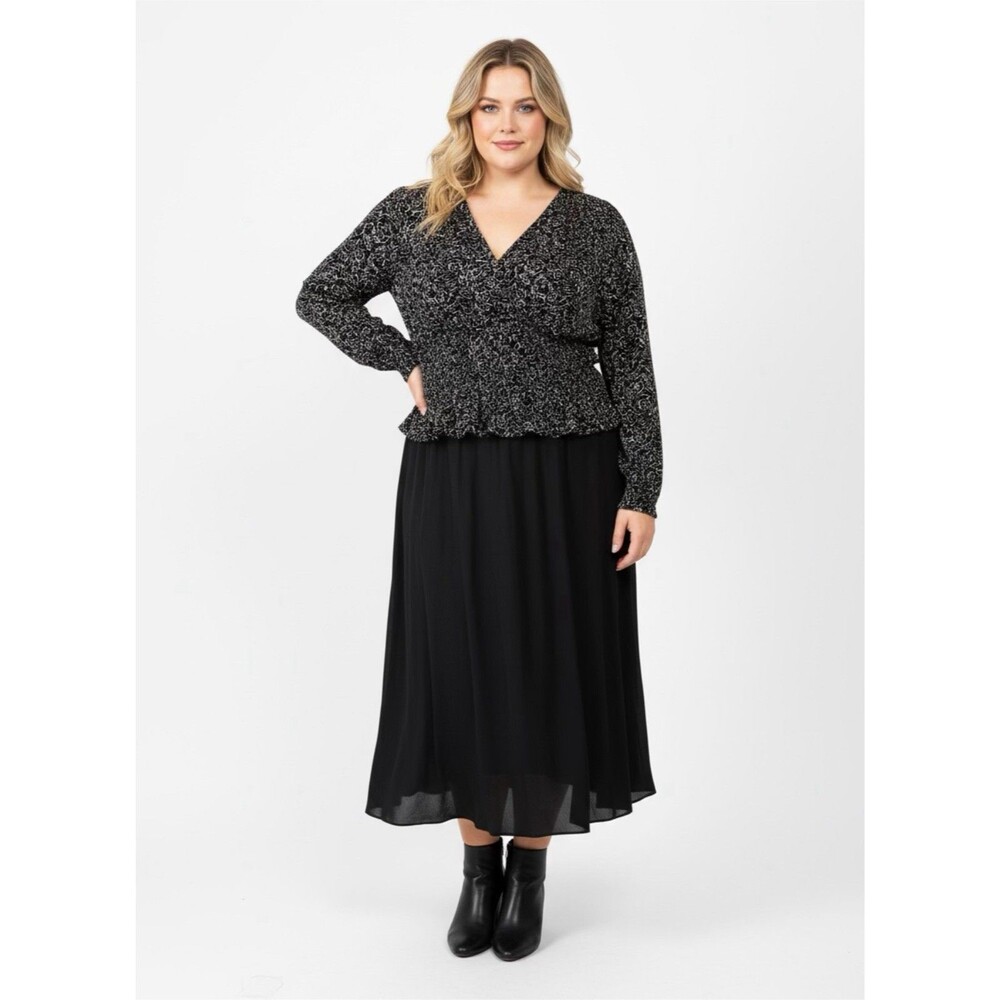 Universal Thread Women's‎ Boho Long Sleeve Black White Floral V-Neck Blouse L